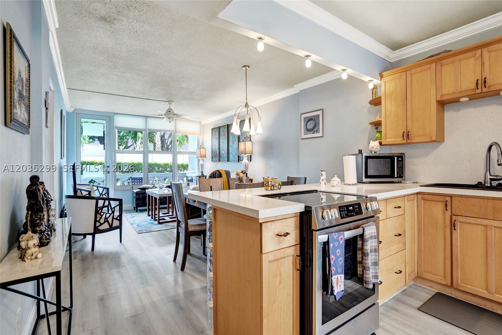 GOLDEN VIEW CONDO - Residential