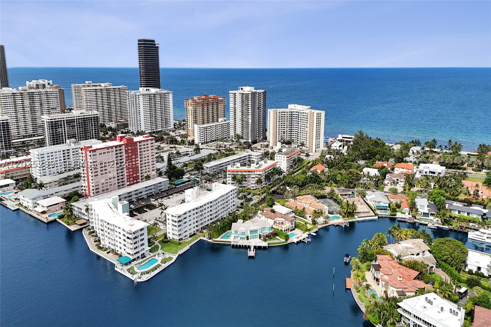 GOLDEN VIEW CONDO - Residential