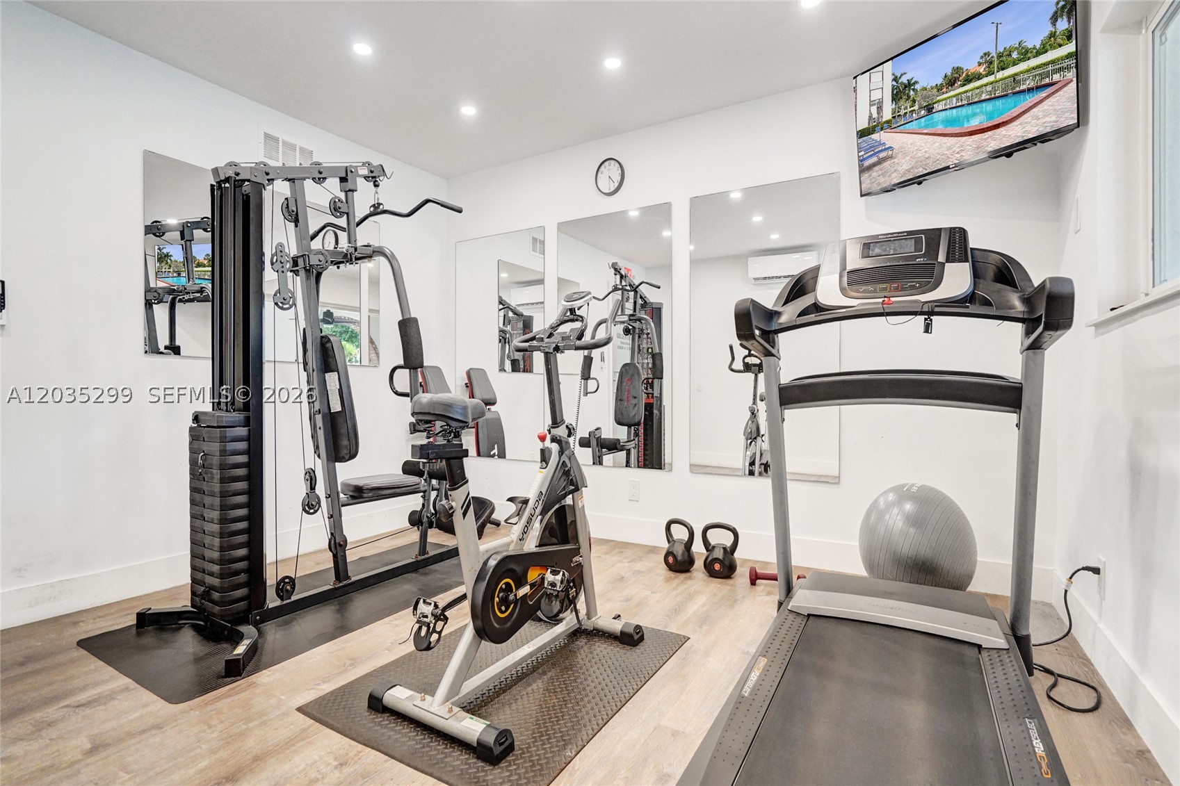 GOLDEN VIEW CONDO - Residential