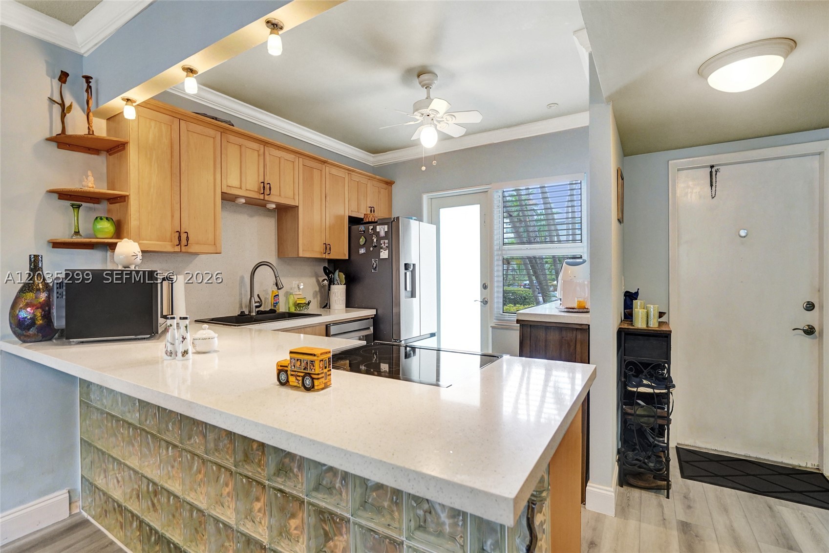 This beautifully updated 1-bedroom, 1.5-bath condo in Hallandale Beach is just minutes from the beach and move-in ready! Enjoy brand-new appliances, new flooring, a newer AC, and a fully upgraded master bathroom. Community features a pool and gym, all ages welcome. Don’t miss this one!