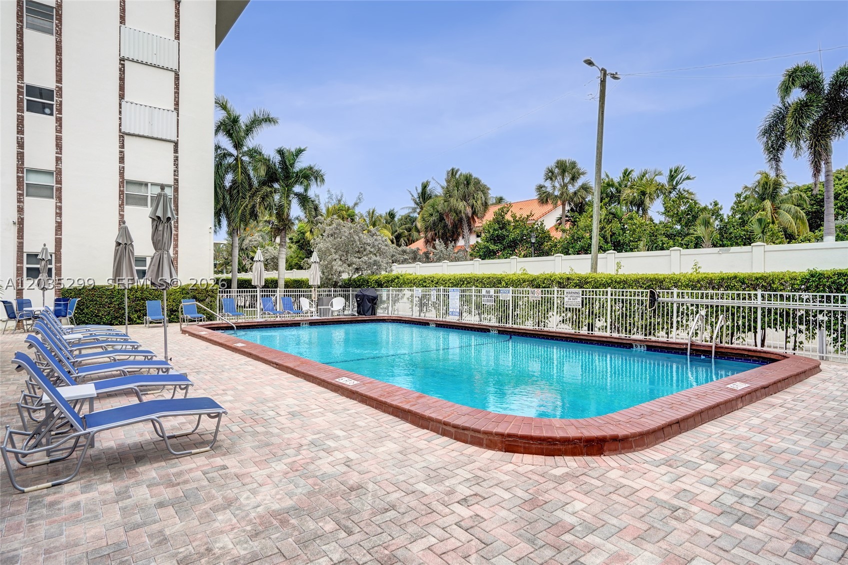 GOLDEN VIEW CONDO - Residential