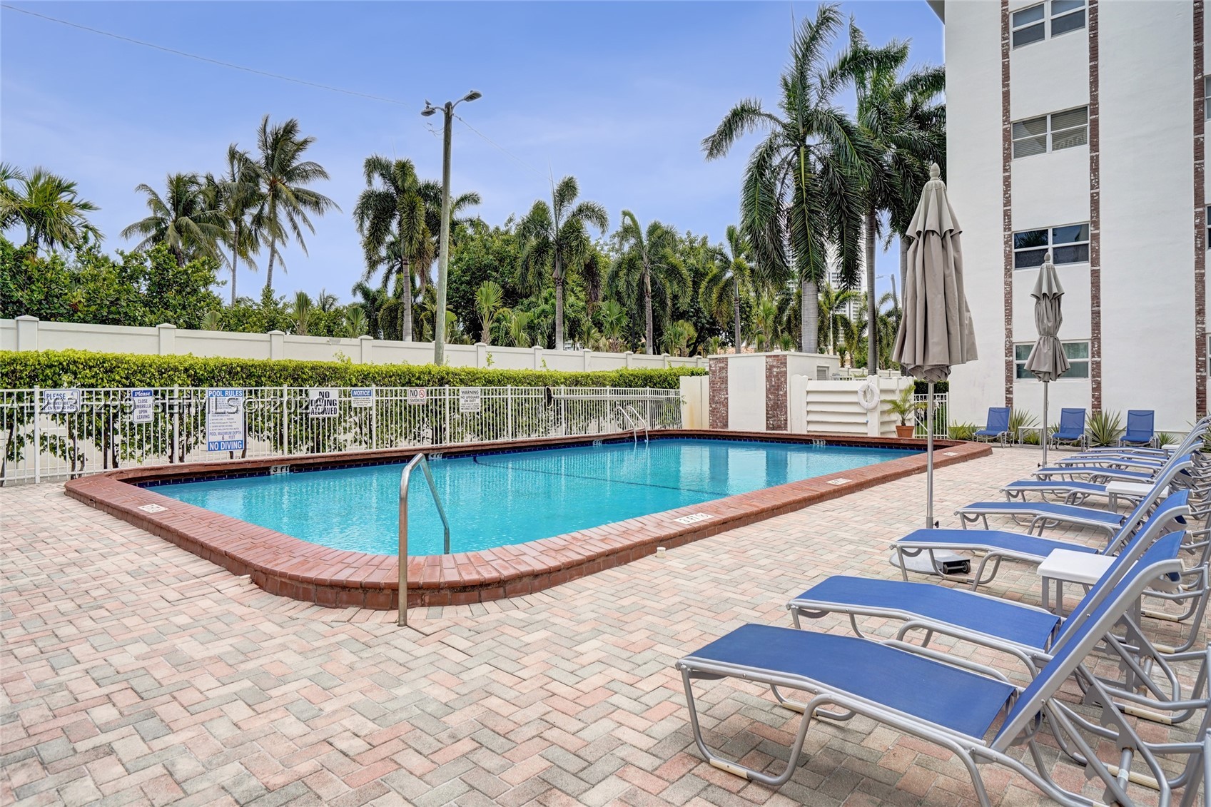GOLDEN VIEW CONDO - Residential