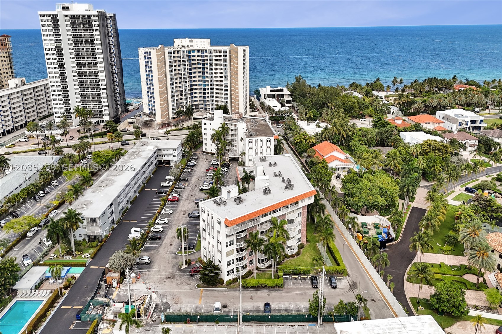 GOLDEN VIEW CONDO - Residential