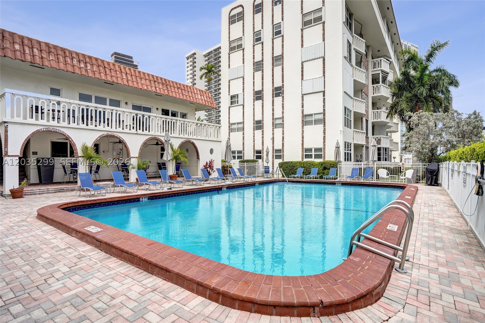 GOLDEN VIEW CONDO - Residential