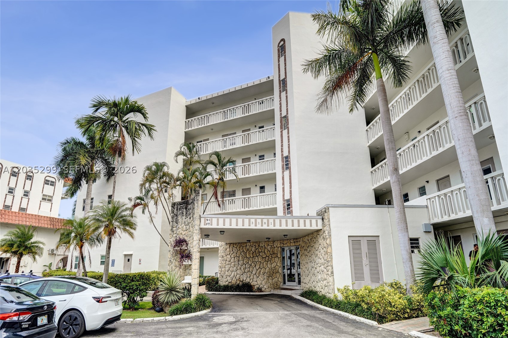 GOLDEN VIEW CONDO - Residential