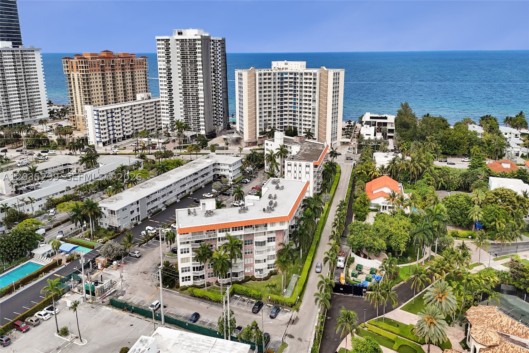 GOLDEN VIEW CONDO - Residential