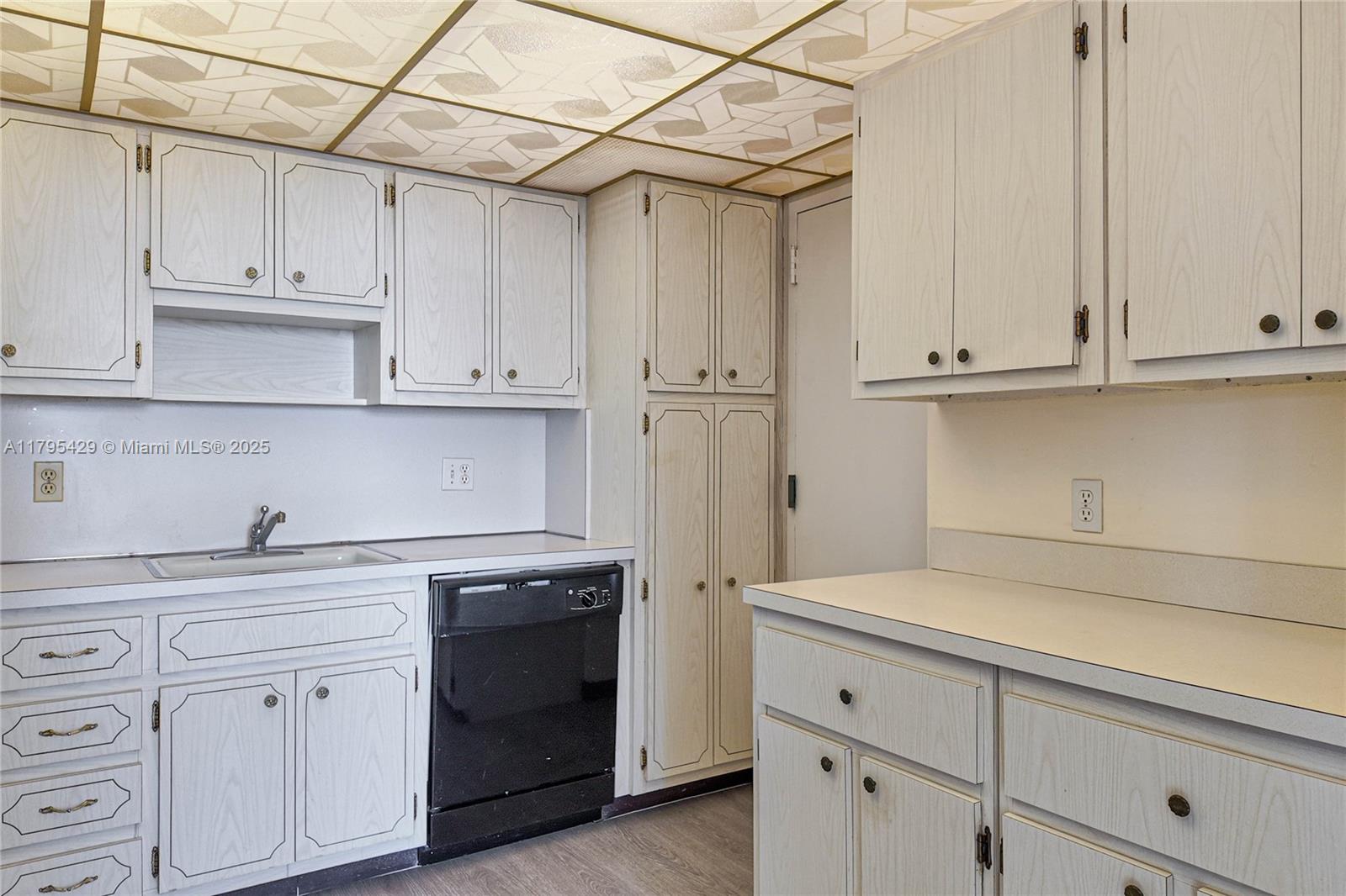 HEMISPHERES CONDO - Residential Lease