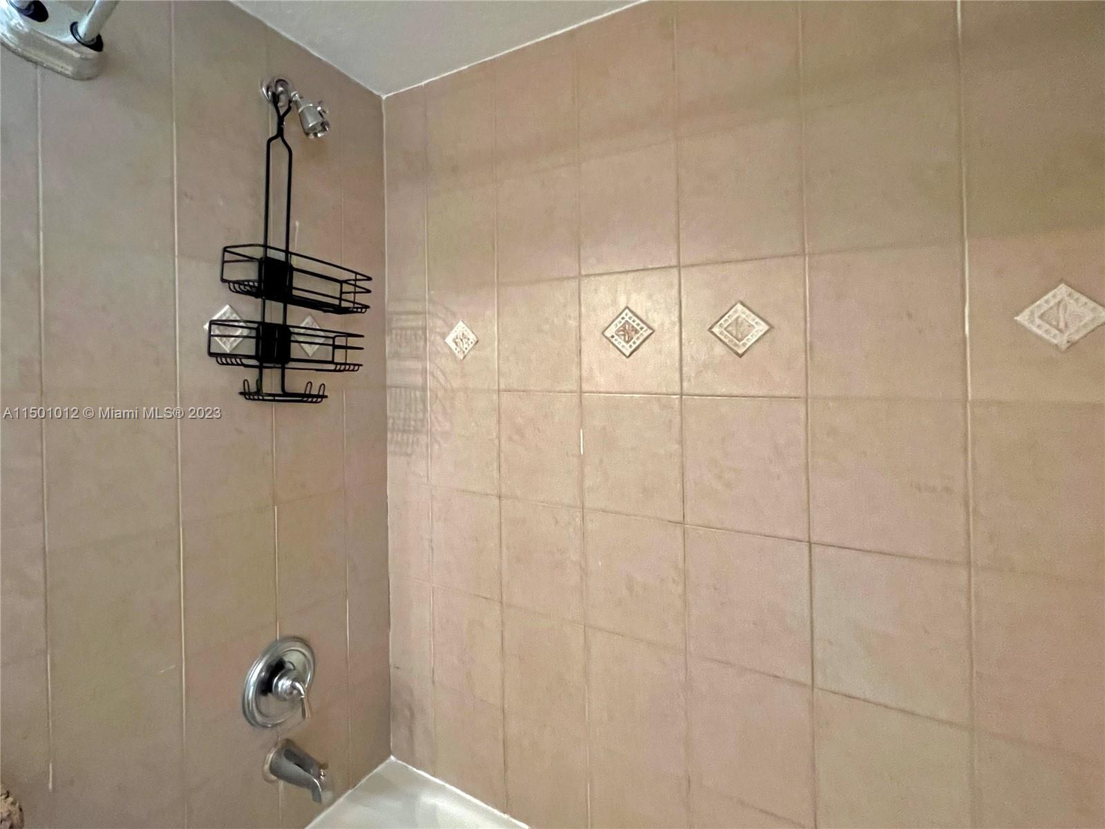 PINE CREST VILLAGE I AT V - Residential Lease