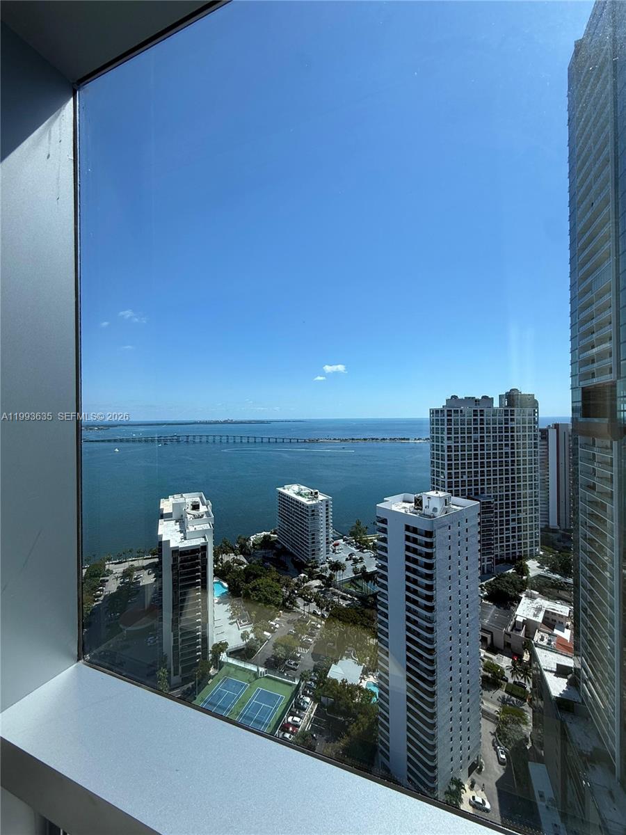 Beautiful studio with bay views. Enjoy all Four Seasons hotel amenities, including three pools, jacuzzi, Equinox gym, business center, restaurant, 24-hour room service, and concierge. The Four Seasons Hotel & Tower represents the absolute highest level of world-class amenities and personalized five-star service. Must see.