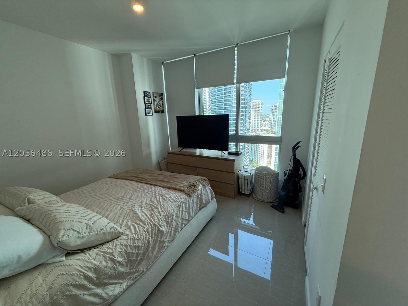 MET 1 CONDO - Residential