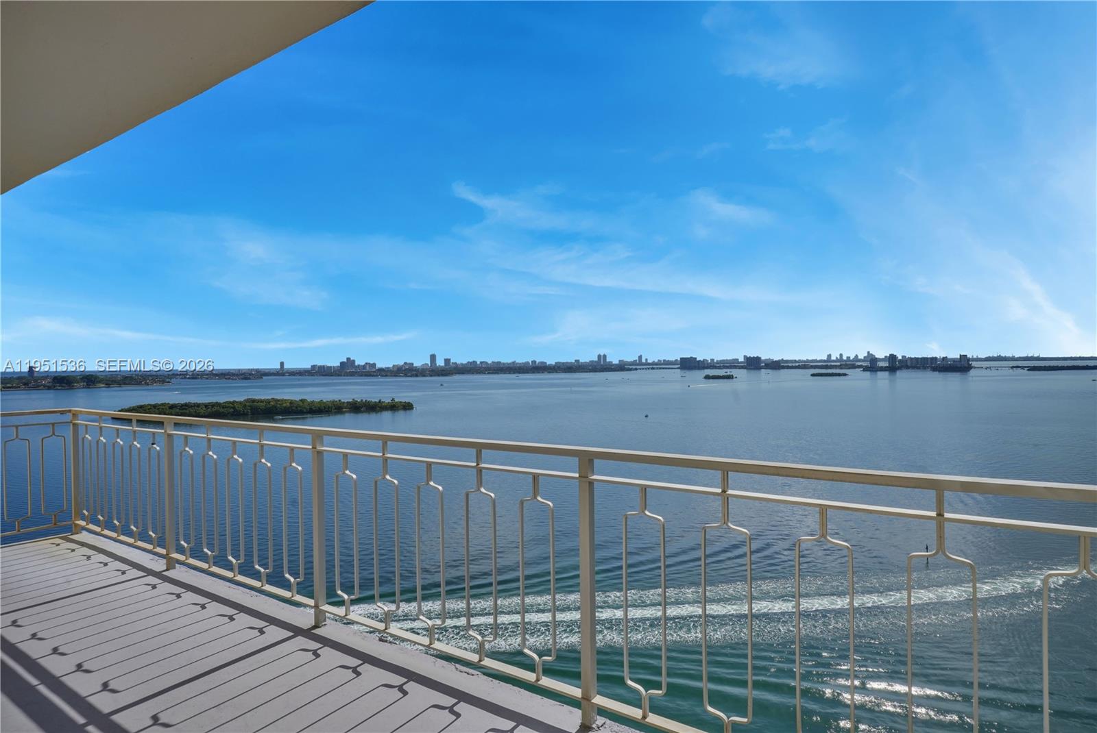 Gorgeous apartment featuring spacious rooms, each with its own private bathroom. Enjoy stunning bay views from the balcony, perfect for relaxing or entertaining. The building offers free valet parking for both residents and guests, adding everyday convenience. Washer and dryer are available on each floor. Residents also enjoy access to a beautiful pool and well-maintained common areas. Ideal combination of comfort, privacy, and resort-style amenities in a prime location.