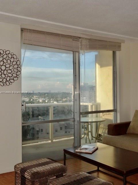 KING COLE CONDO - Residential