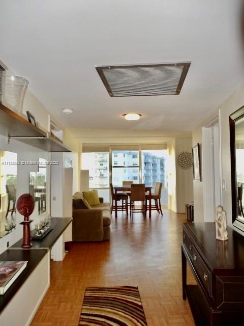KING COLE CONDO - Residential