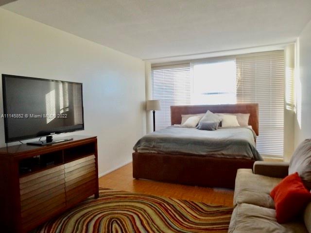 KING COLE CONDO - Residential