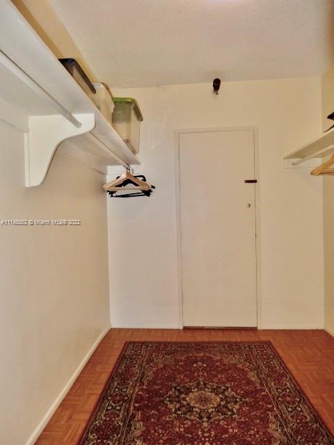 KING COLE CONDO - Residential