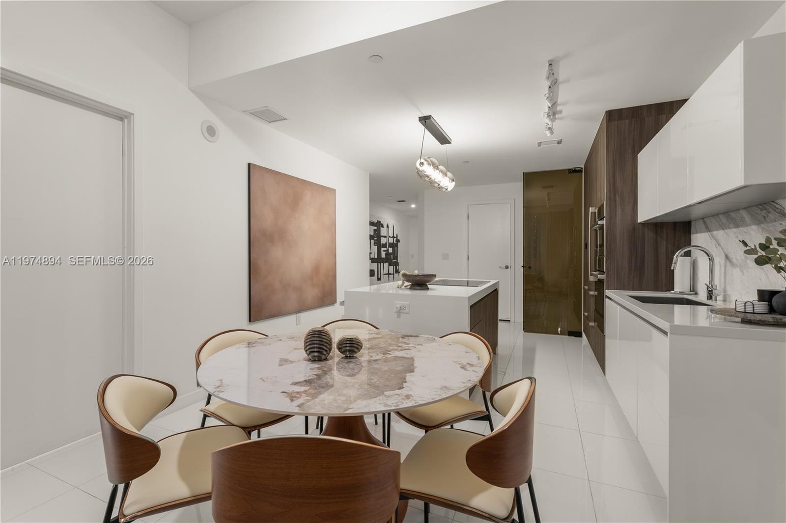 PARAMOUNT MIAMI WORLDCENT - Residential Lease