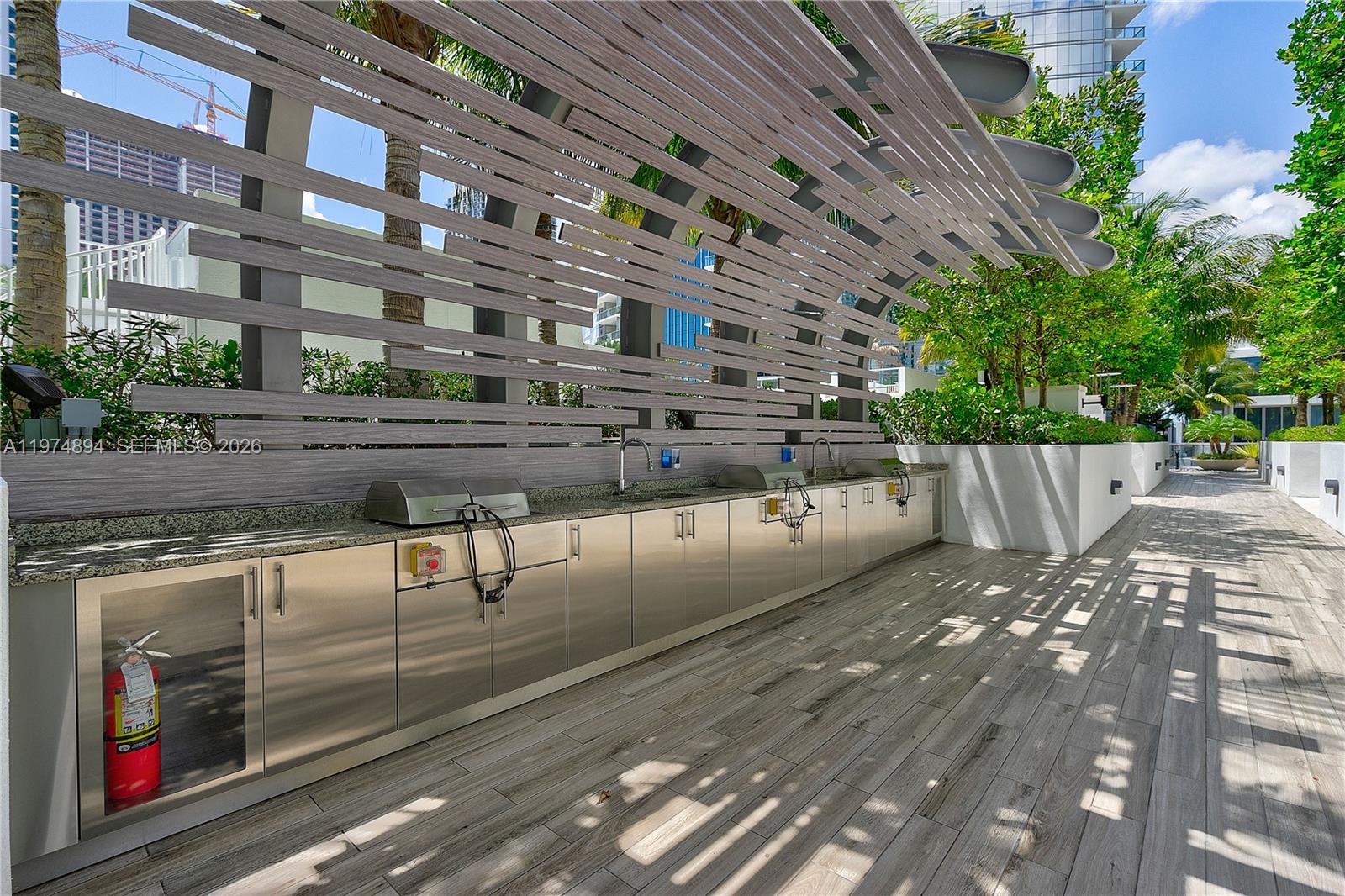 PARAMOUNT MIAMI WORLDCENT - Residential Lease