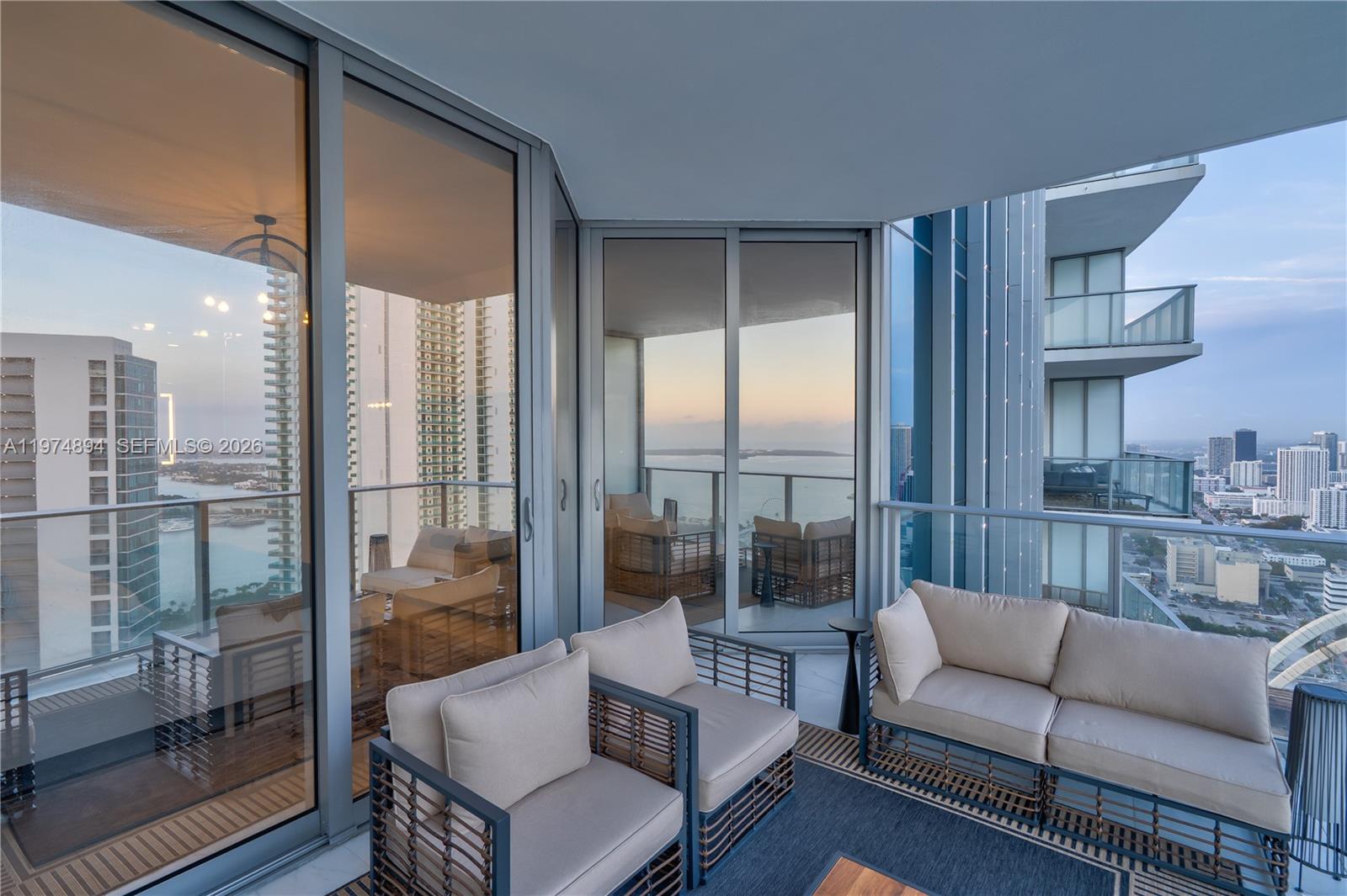 PARAMOUNT MIAMI WORLDCENT - Residential Lease