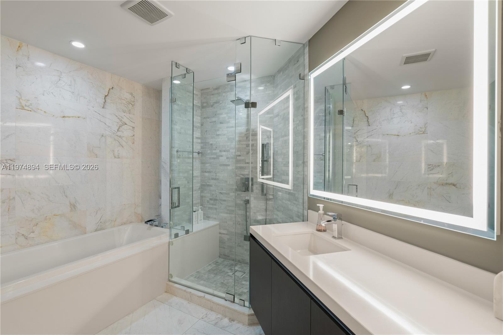 PARAMOUNT MIAMI WORLDCENT - Residential Lease