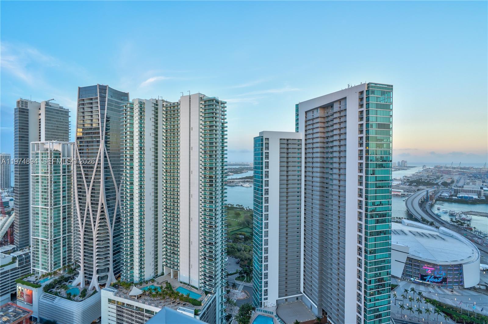 PARAMOUNT MIAMI WORLDCENT - Residential Lease