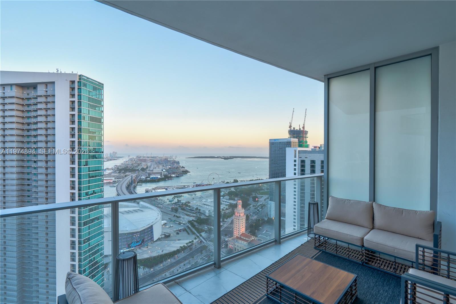 PARAMOUNT MIAMI WORLDCENT - Residential Lease