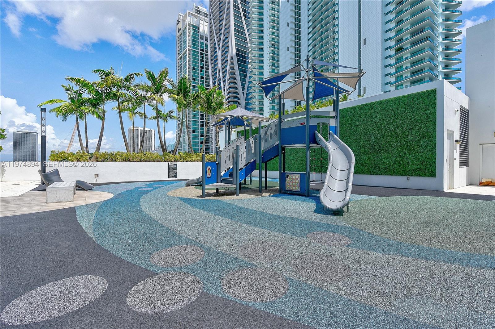 PARAMOUNT MIAMI WORLDCENT - Residential Lease