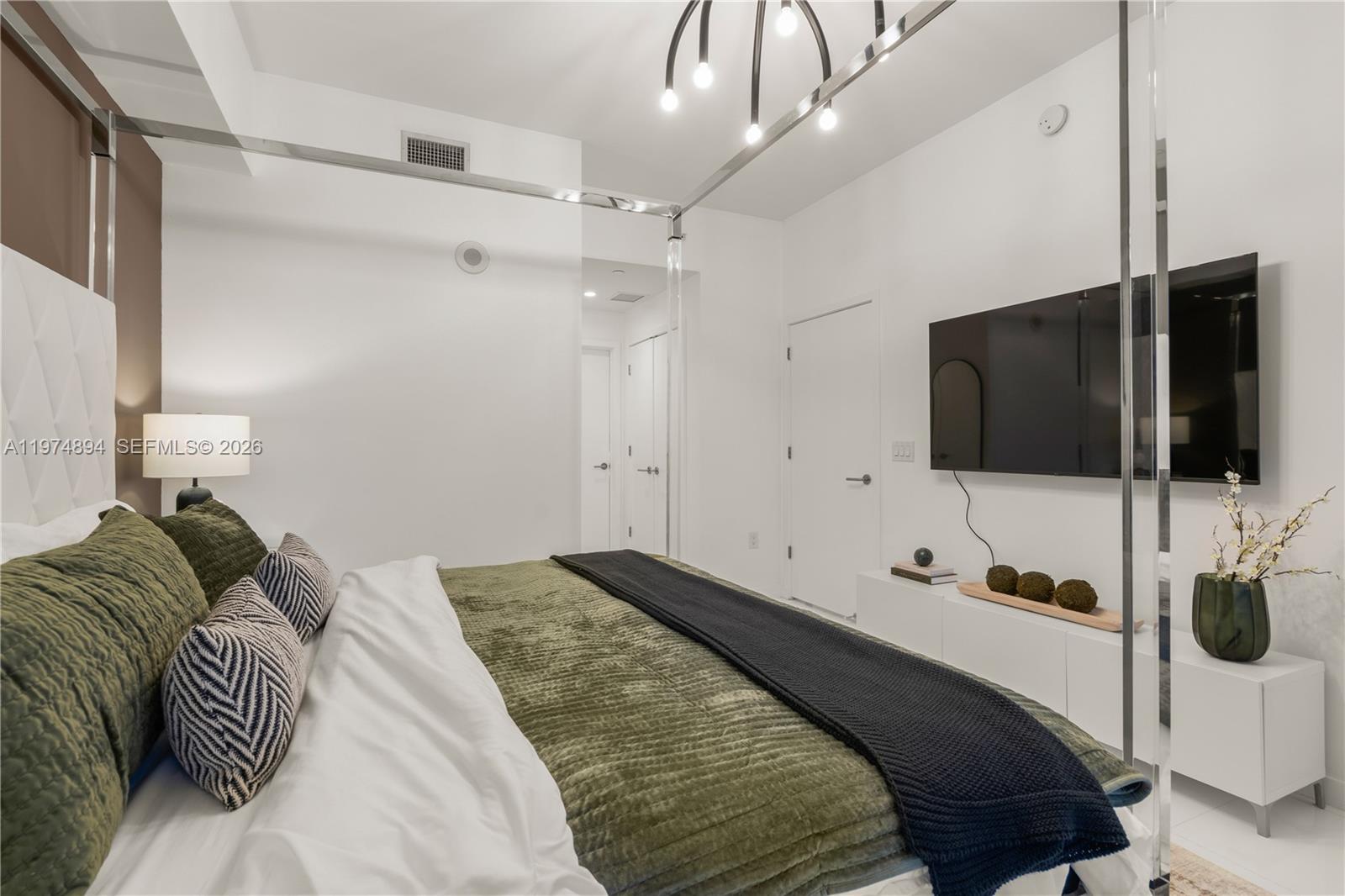 PARAMOUNT MIAMI WORLDCENT - Residential Lease
