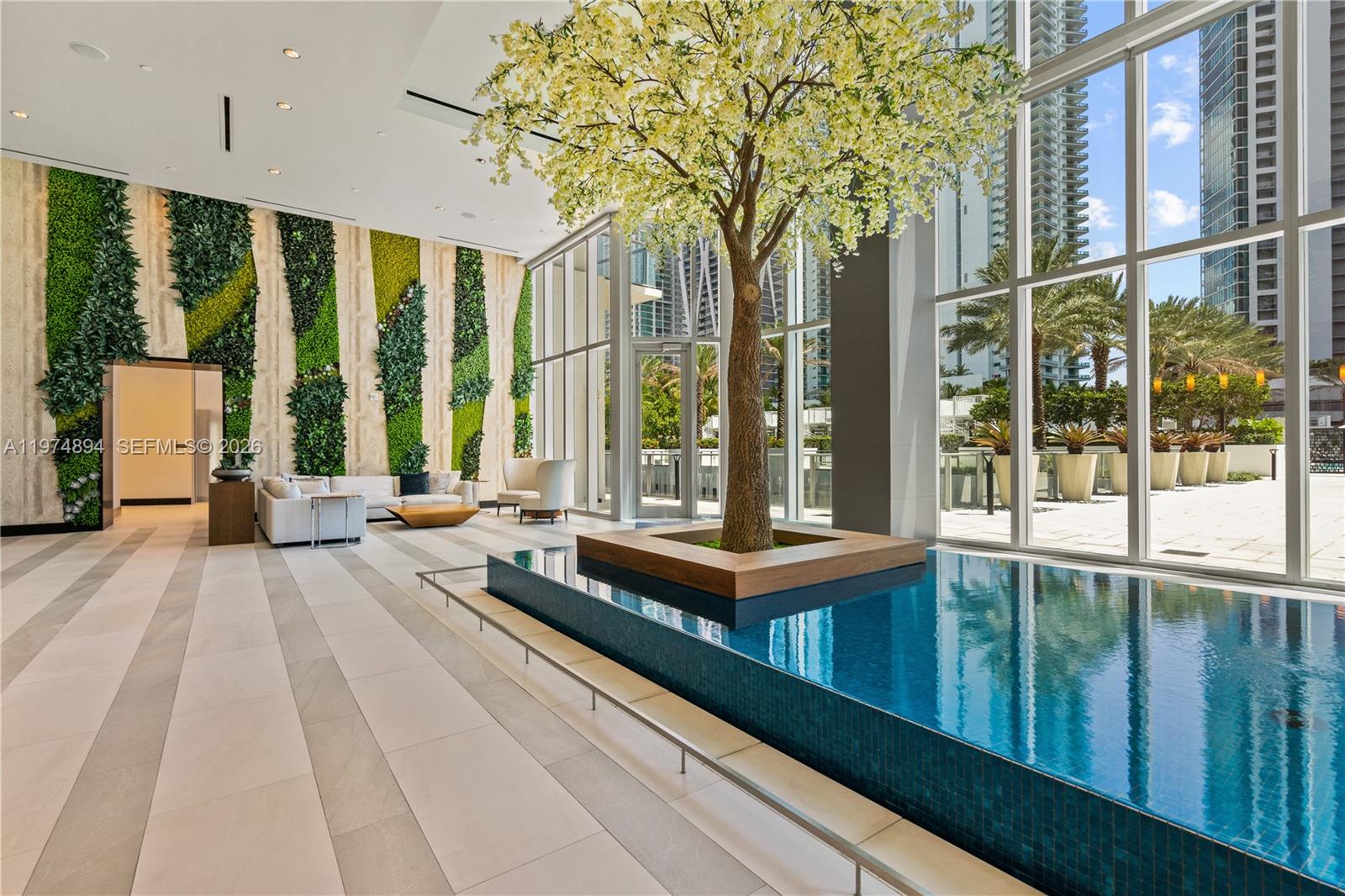PARAMOUNT MIAMI WORLDCENT - Residential Lease