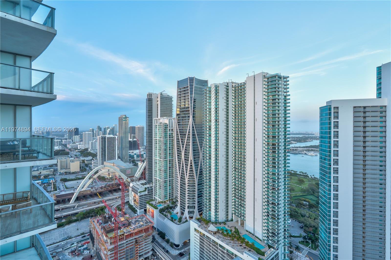 PARAMOUNT MIAMI WORLDCENT - Residential Lease