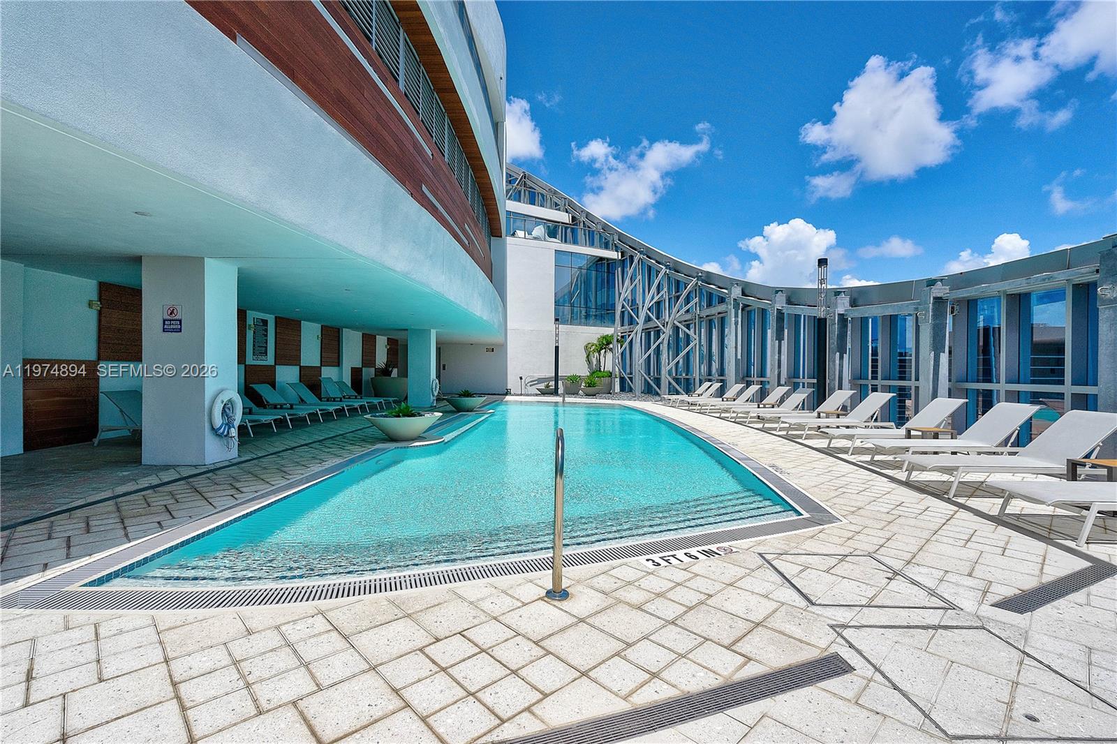 PARAMOUNT MIAMI WORLDCENT - Residential Lease