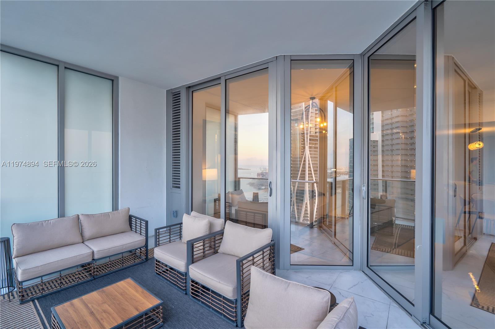 PARAMOUNT MIAMI WORLDCENT - Residential Lease