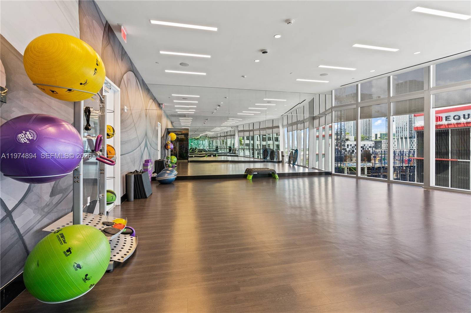 PARAMOUNT MIAMI WORLDCENT - Residential Lease