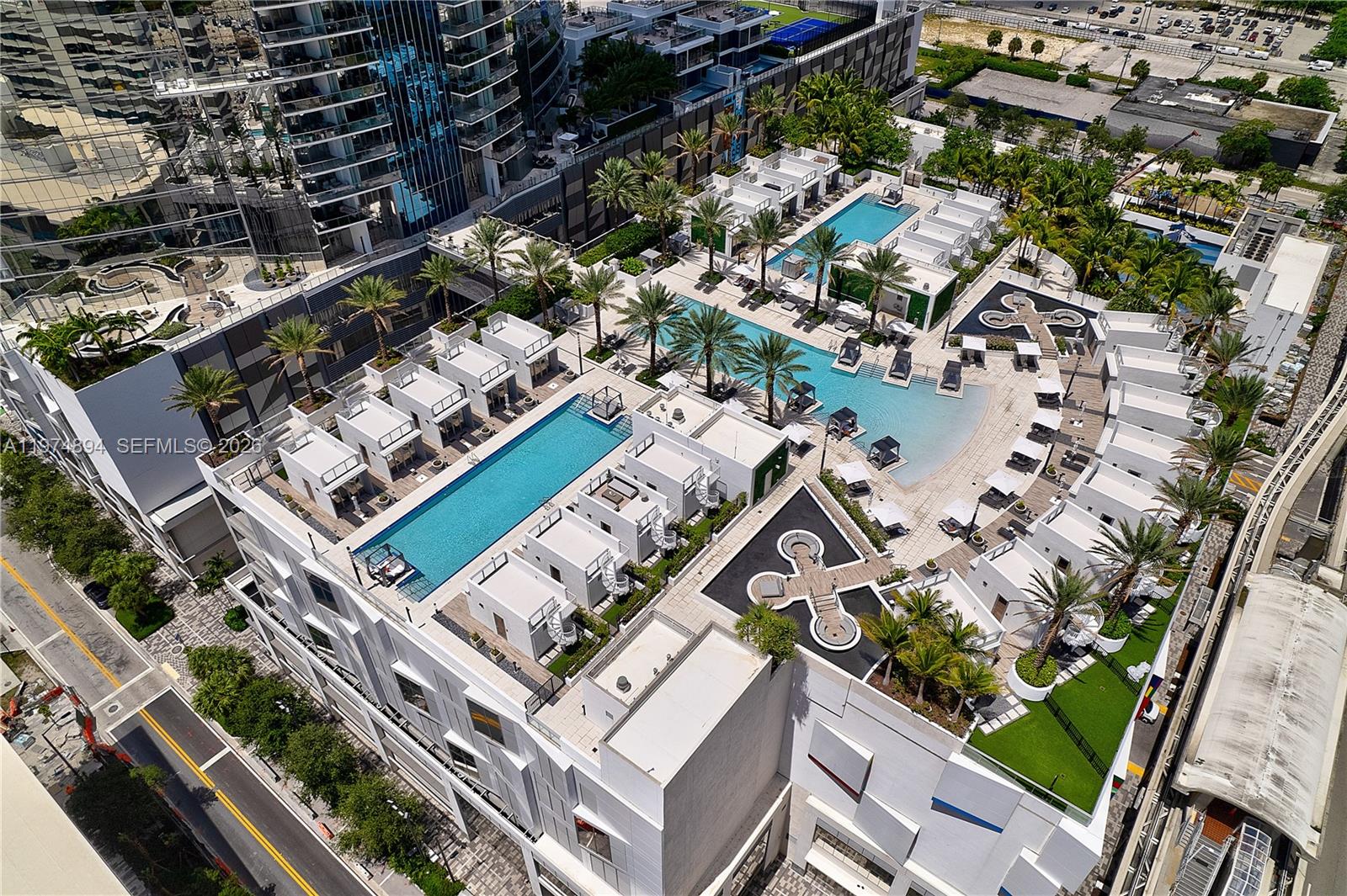 PARAMOUNT MIAMI WORLDCENT - Residential Lease