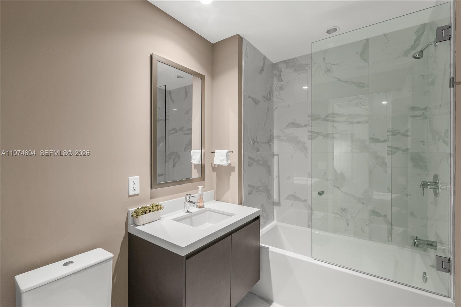 PARAMOUNT MIAMI WORLDCENT - Residential Lease