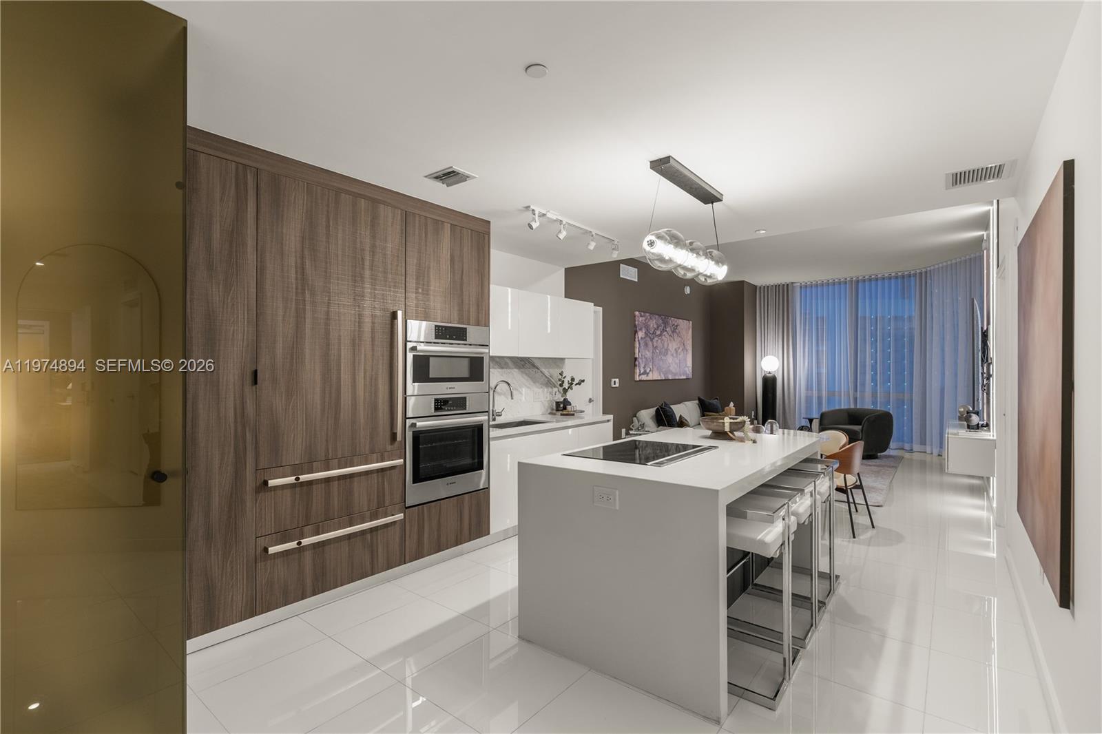 PARAMOUNT MIAMI WORLDCENT - Residential Lease