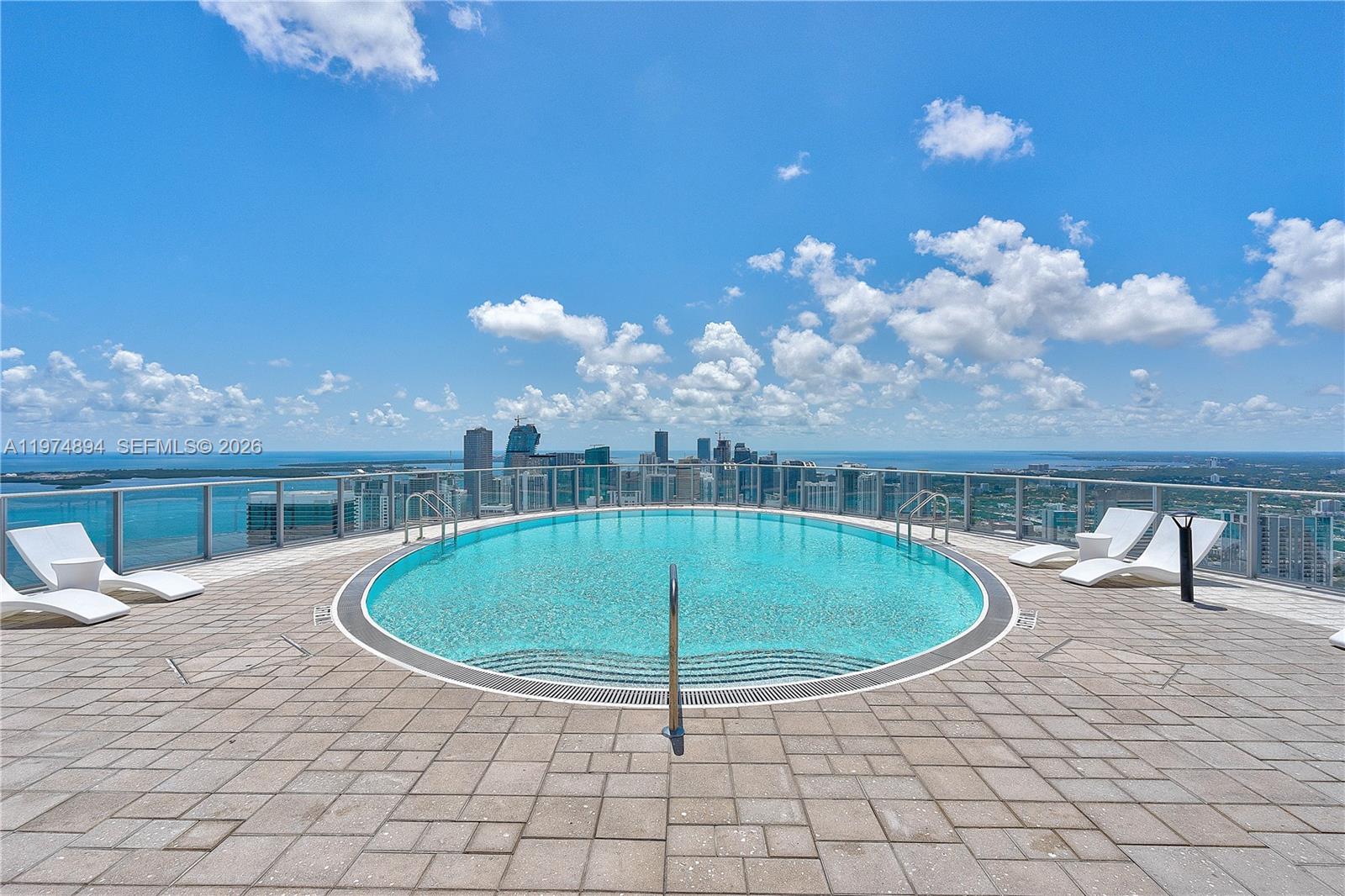 PARAMOUNT MIAMI WORLDCENT - Residential Lease