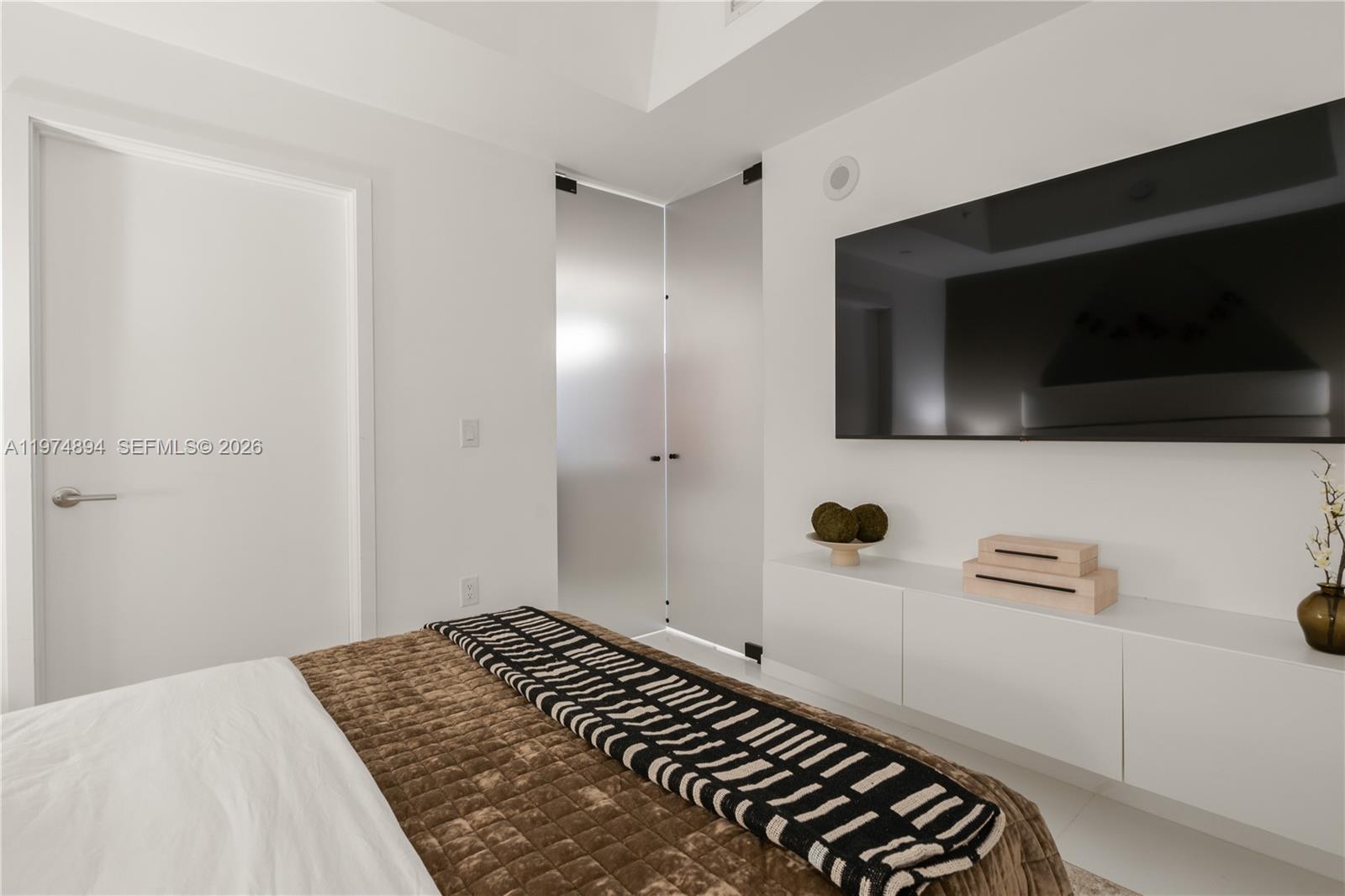 PARAMOUNT MIAMI WORLDCENT - Residential Lease