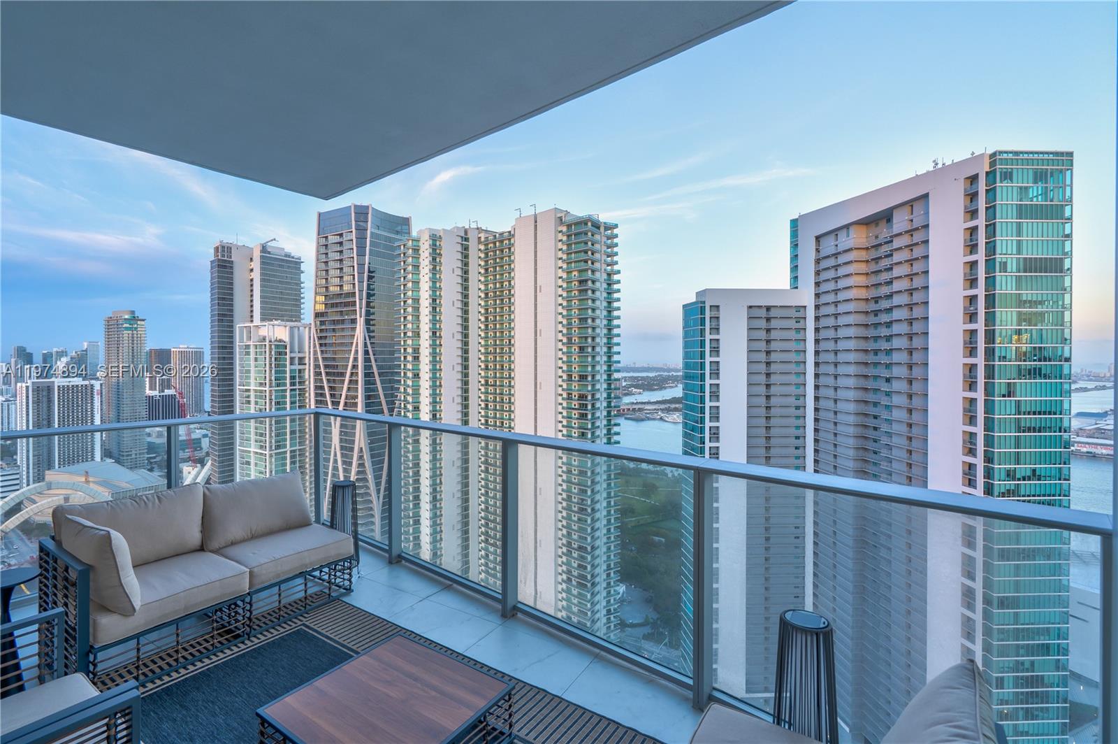 PARAMOUNT MIAMI WORLDCENT - Residential Lease