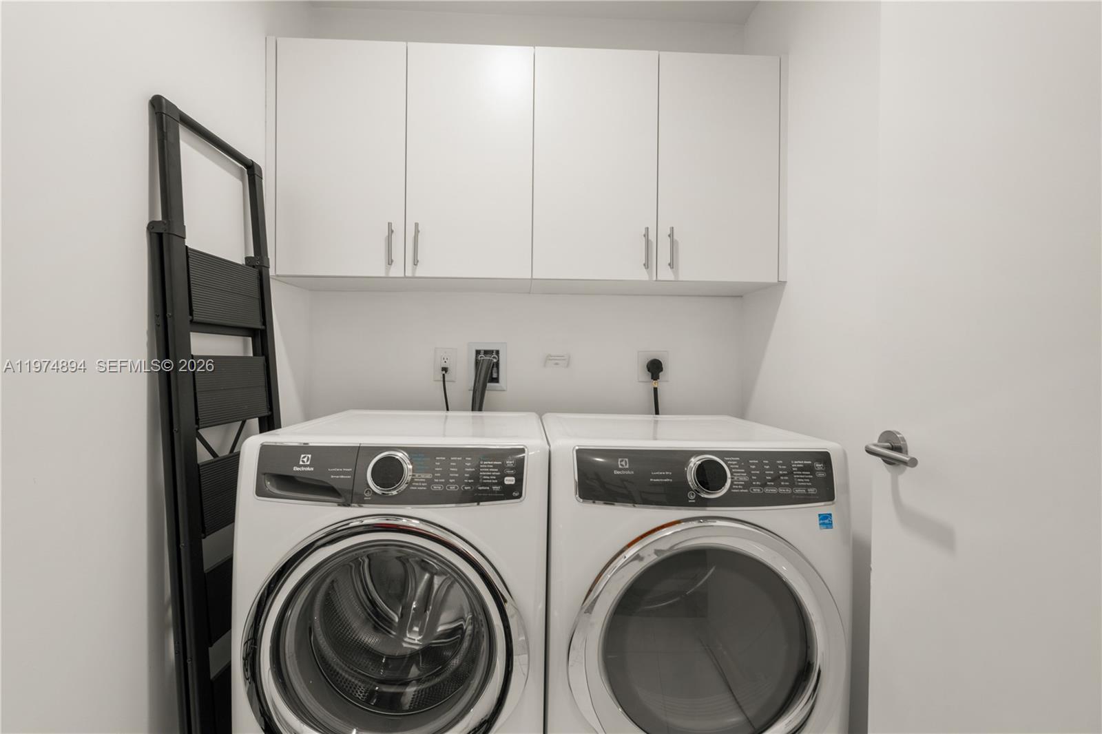 PARAMOUNT MIAMI WORLDCENT - Residential Lease