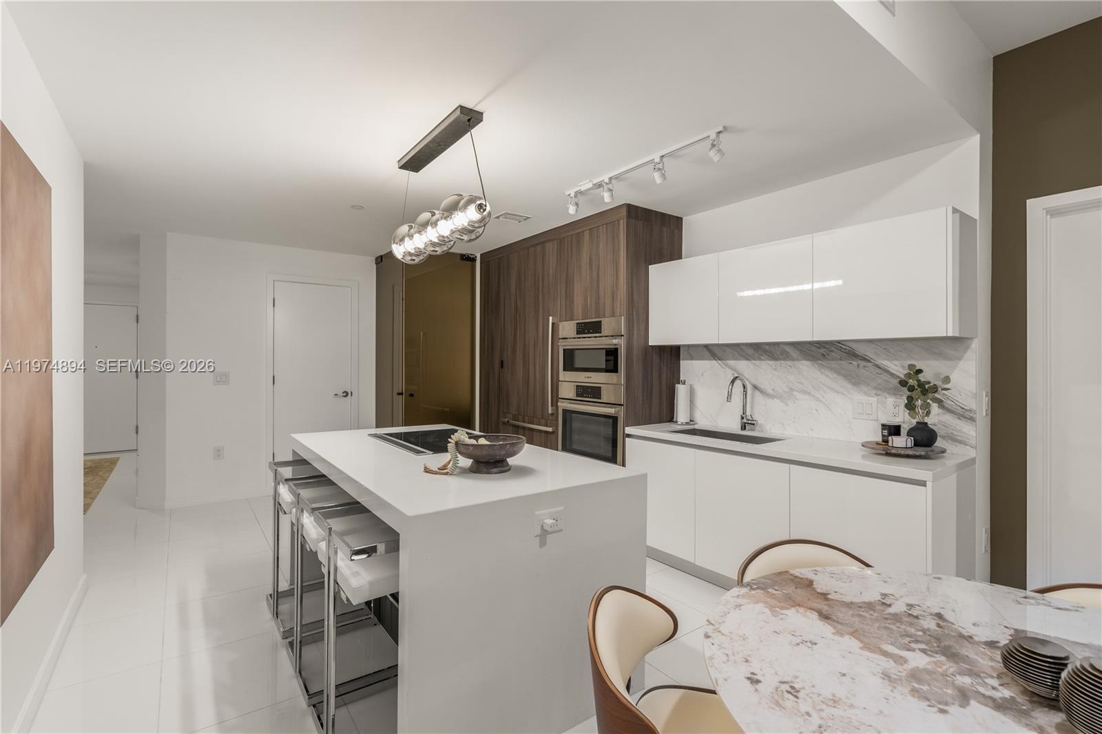 PARAMOUNT MIAMI WORLDCENT - Residential Lease