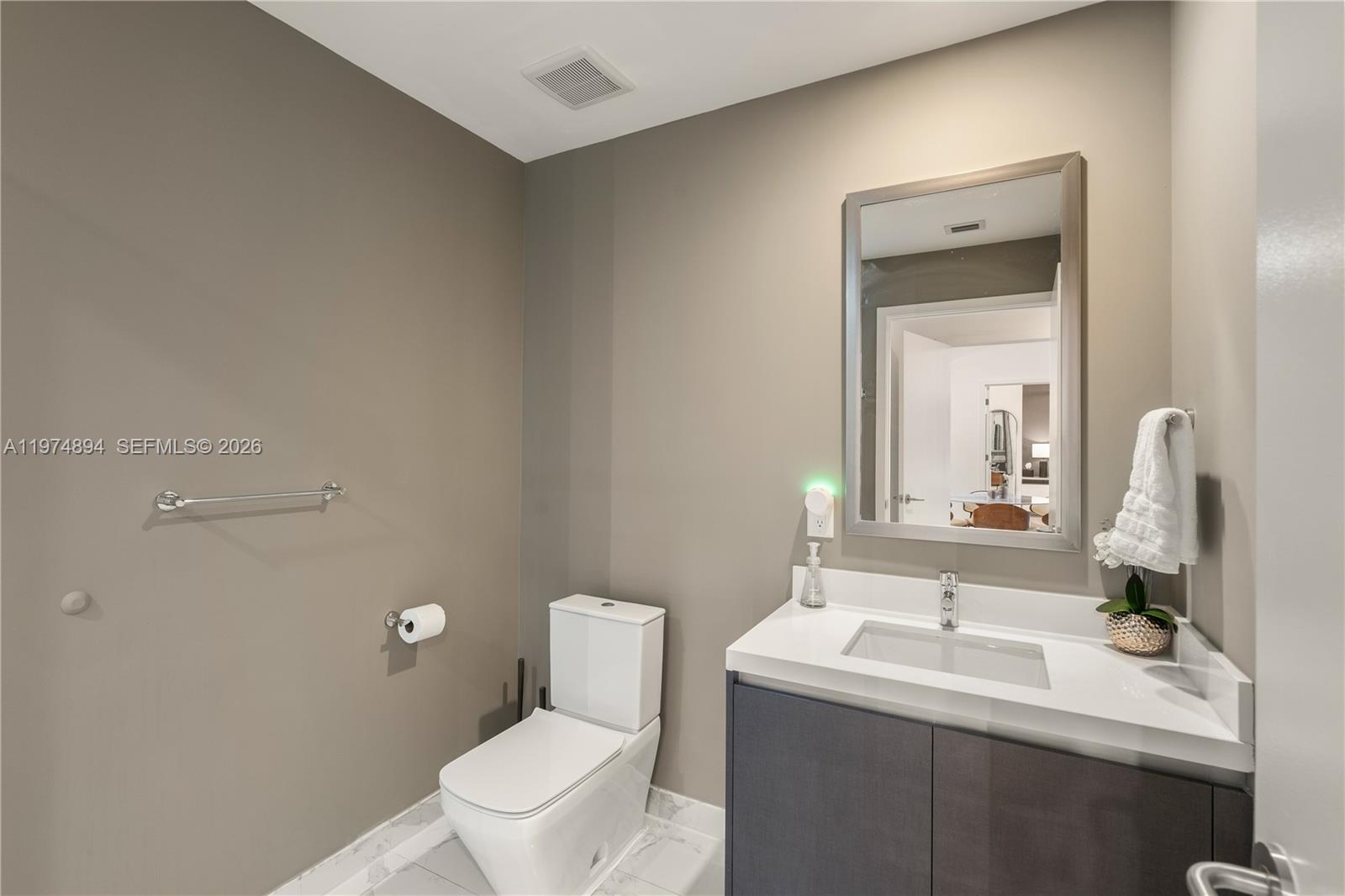 PARAMOUNT MIAMI WORLDCENT - Residential Lease