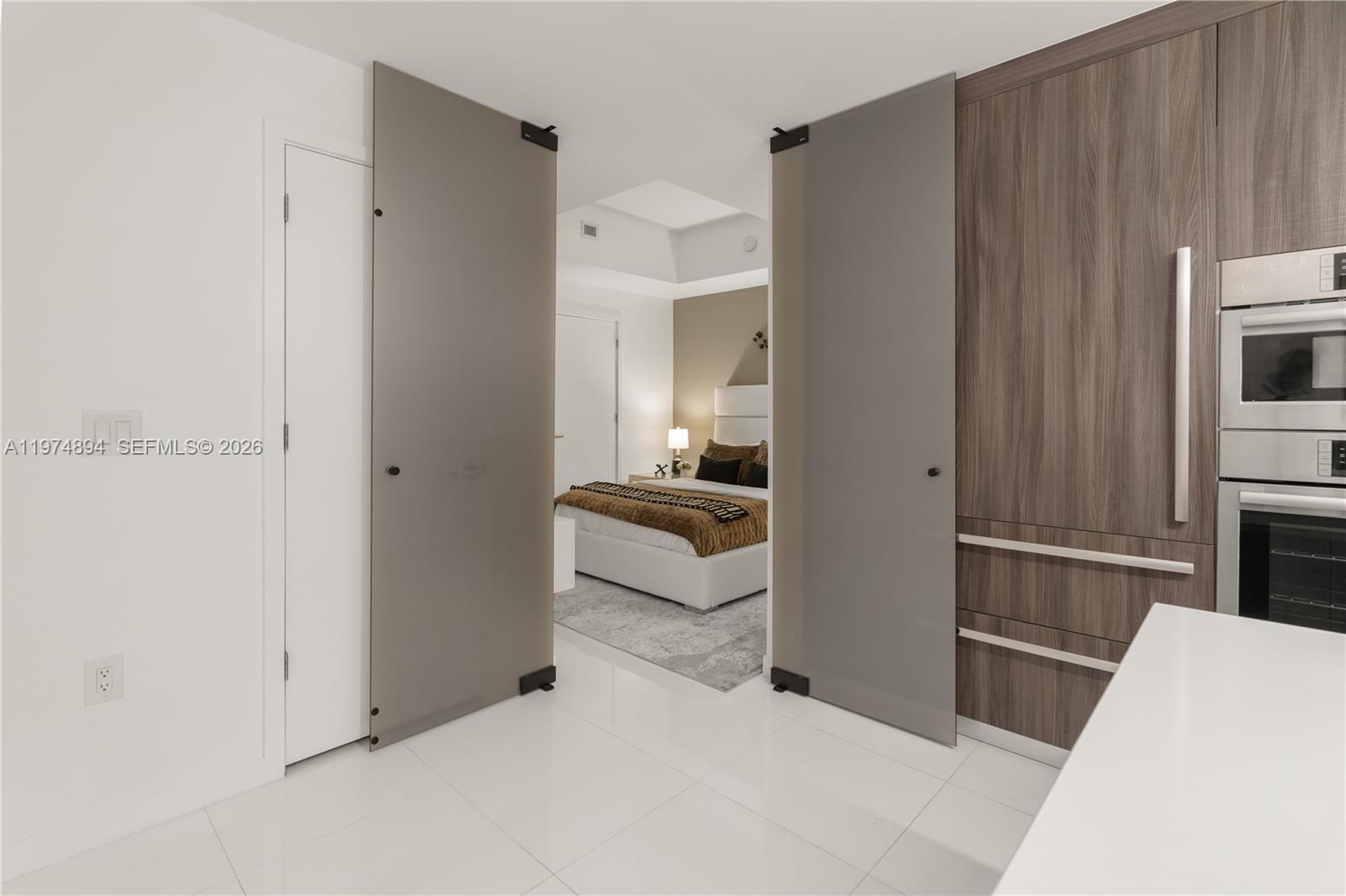 PARAMOUNT MIAMI WORLDCENT - Residential Lease