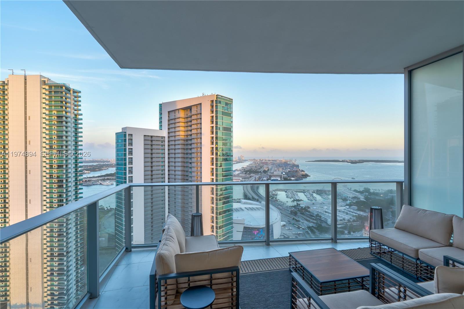 PARAMOUNT MIAMI WORLDCENT - Residential Lease