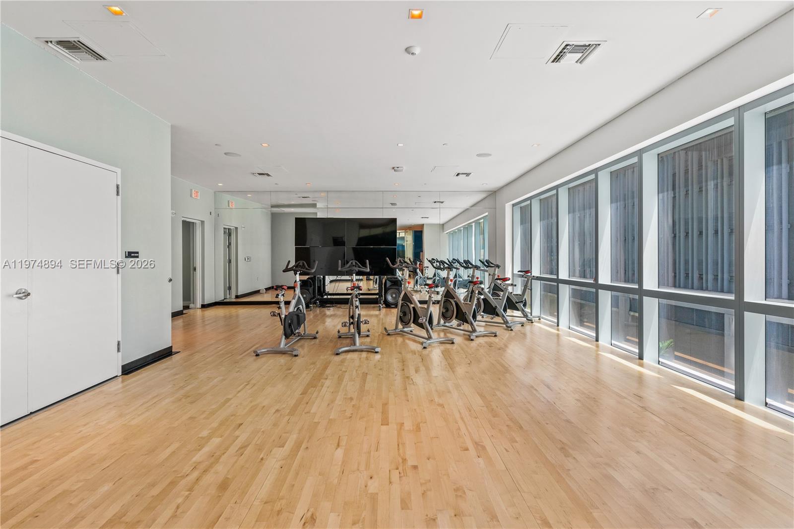 PARAMOUNT MIAMI WORLDCENT - Residential Lease