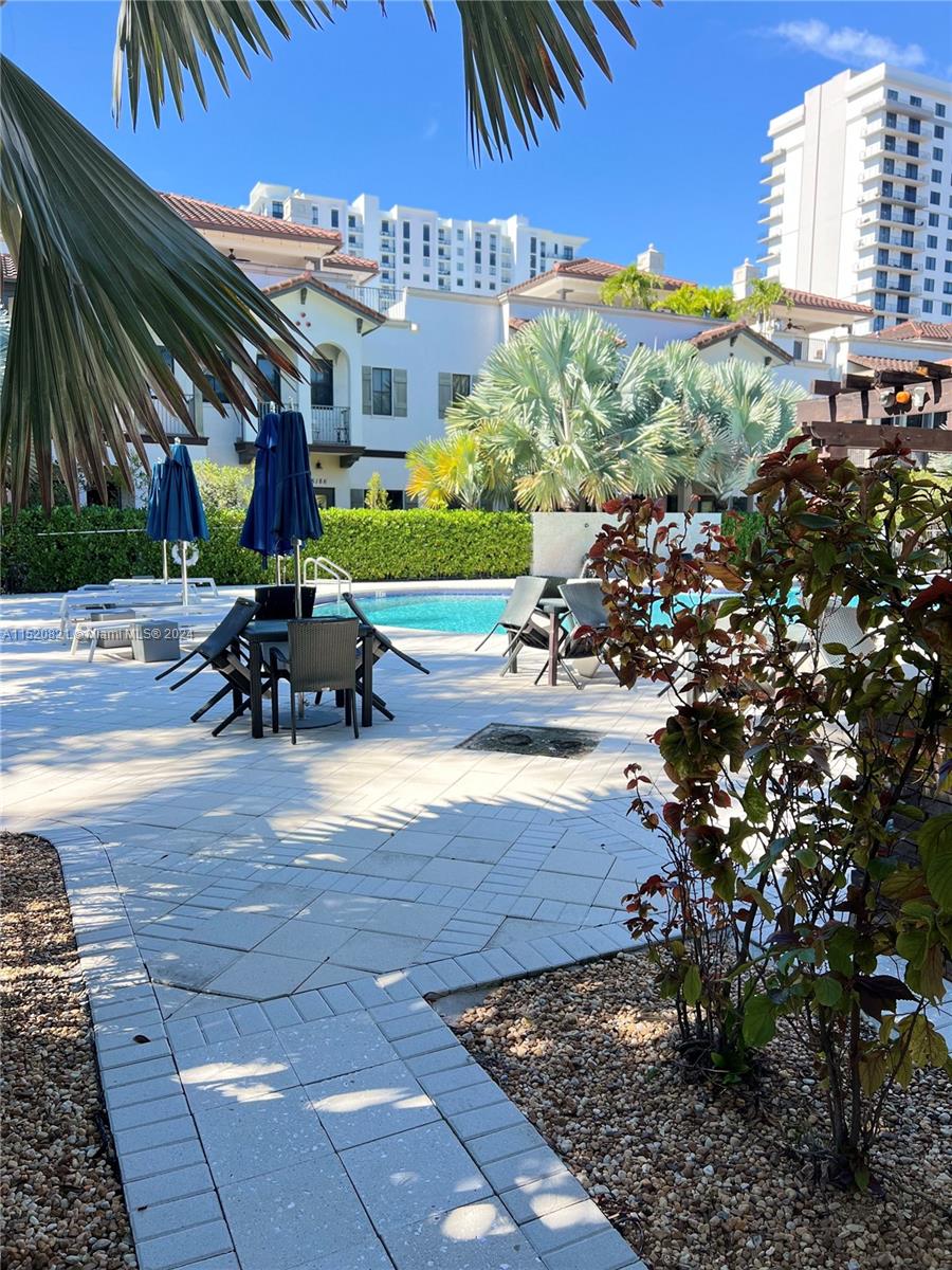 DOWNTOWN DORAL DUTCHER - Residential