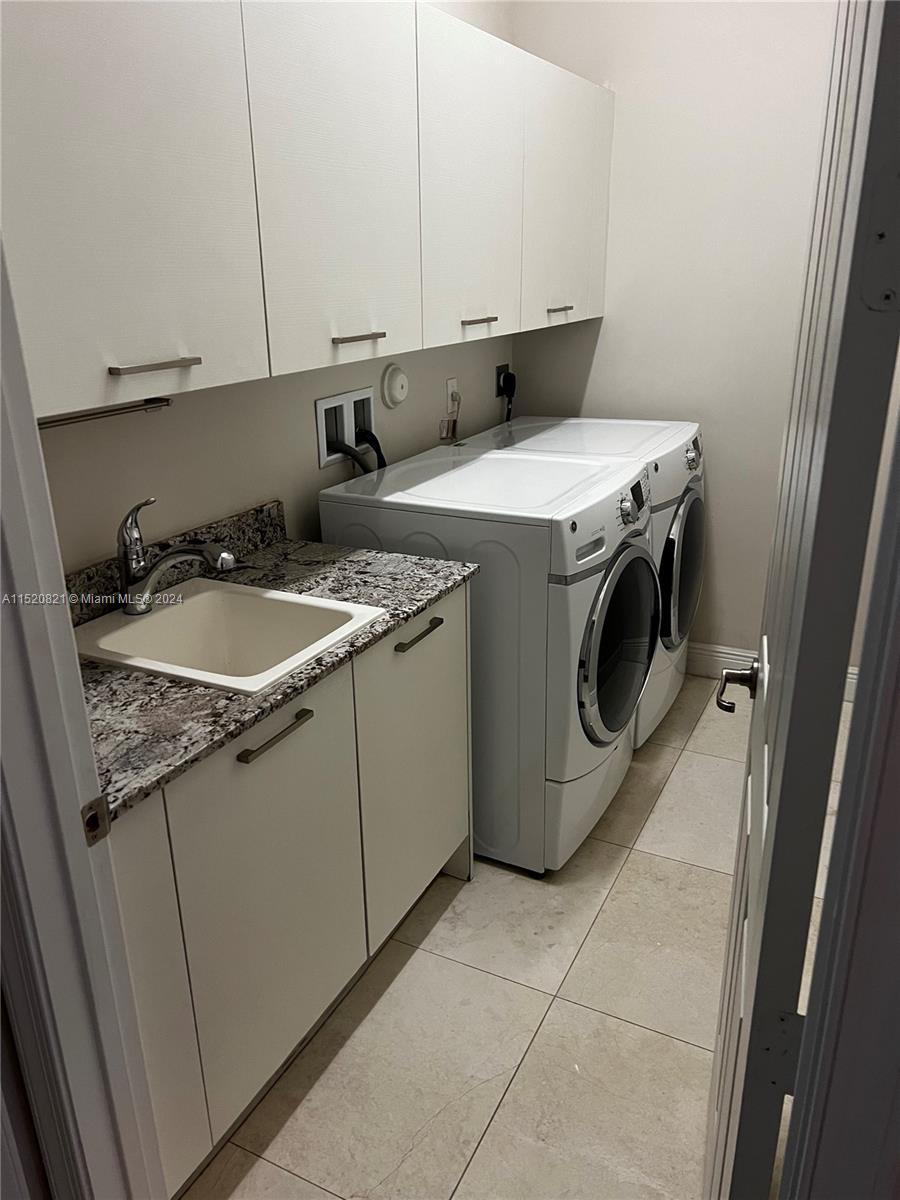 DOWNTOWN DORAL DUTCHER - Residential