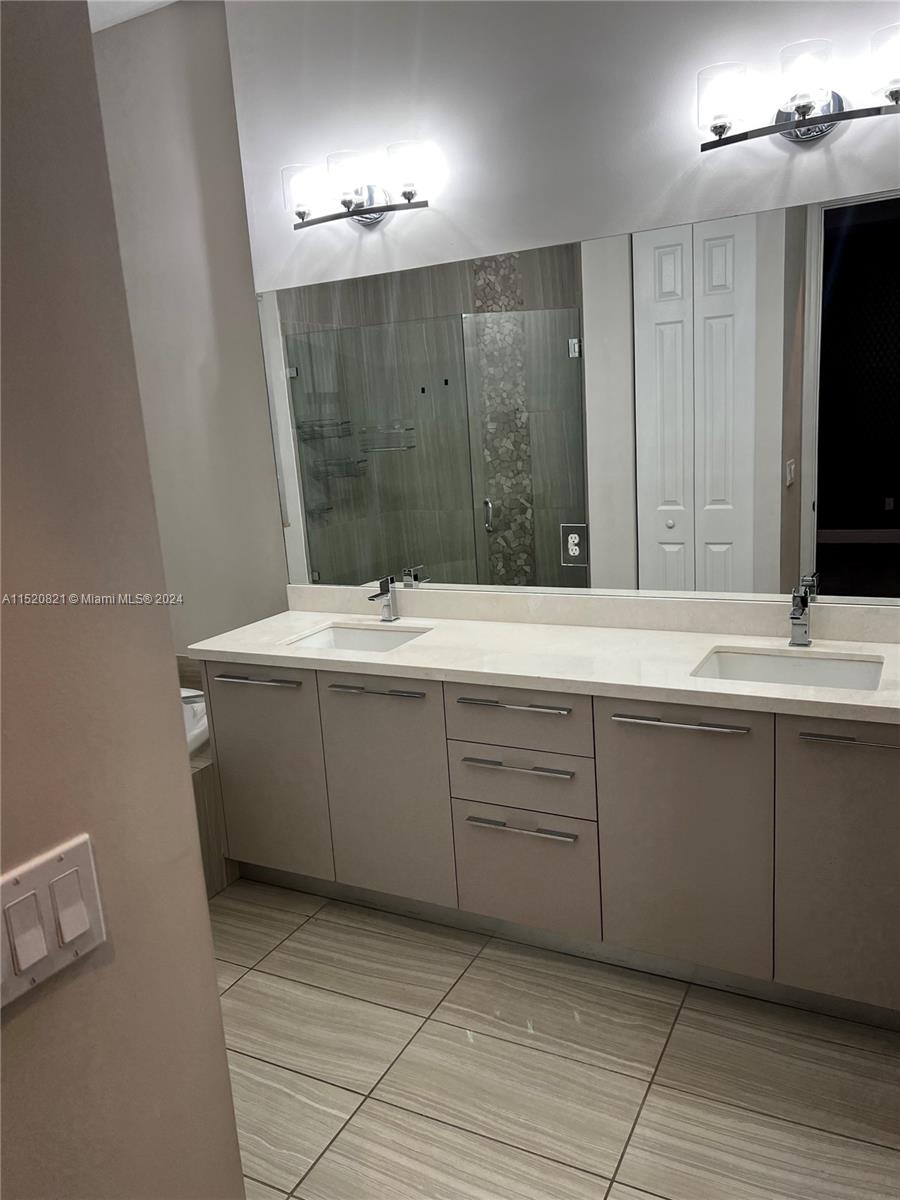 DOWNTOWN DORAL DUTCHER - Residential