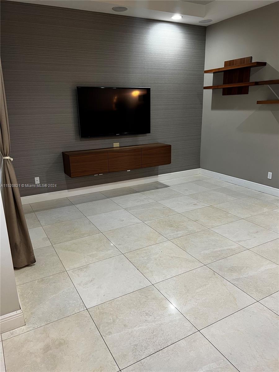 DOWNTOWN DORAL DUTCHER - Residential