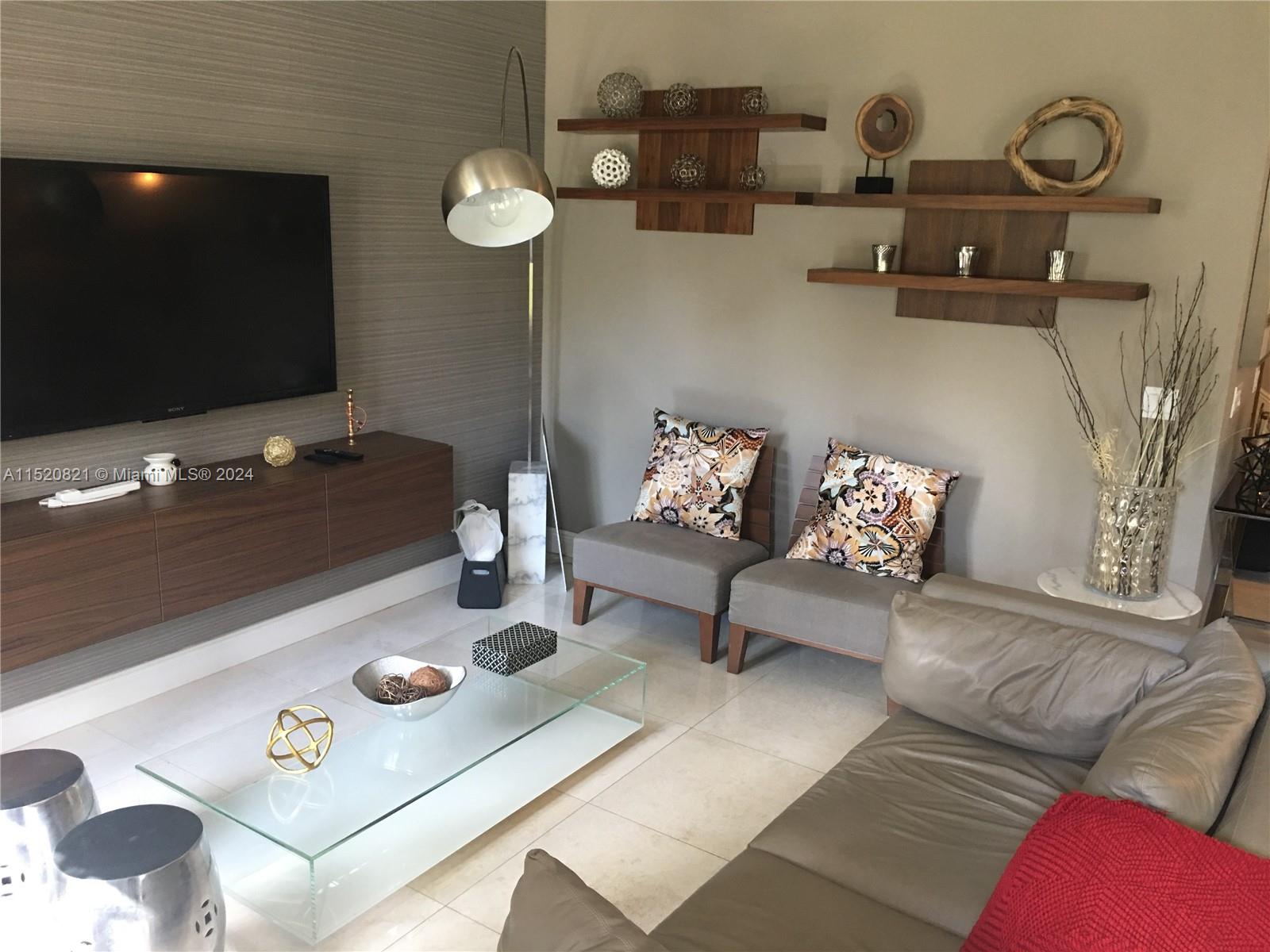 DOWNTOWN DORAL DUTCHER - Residential