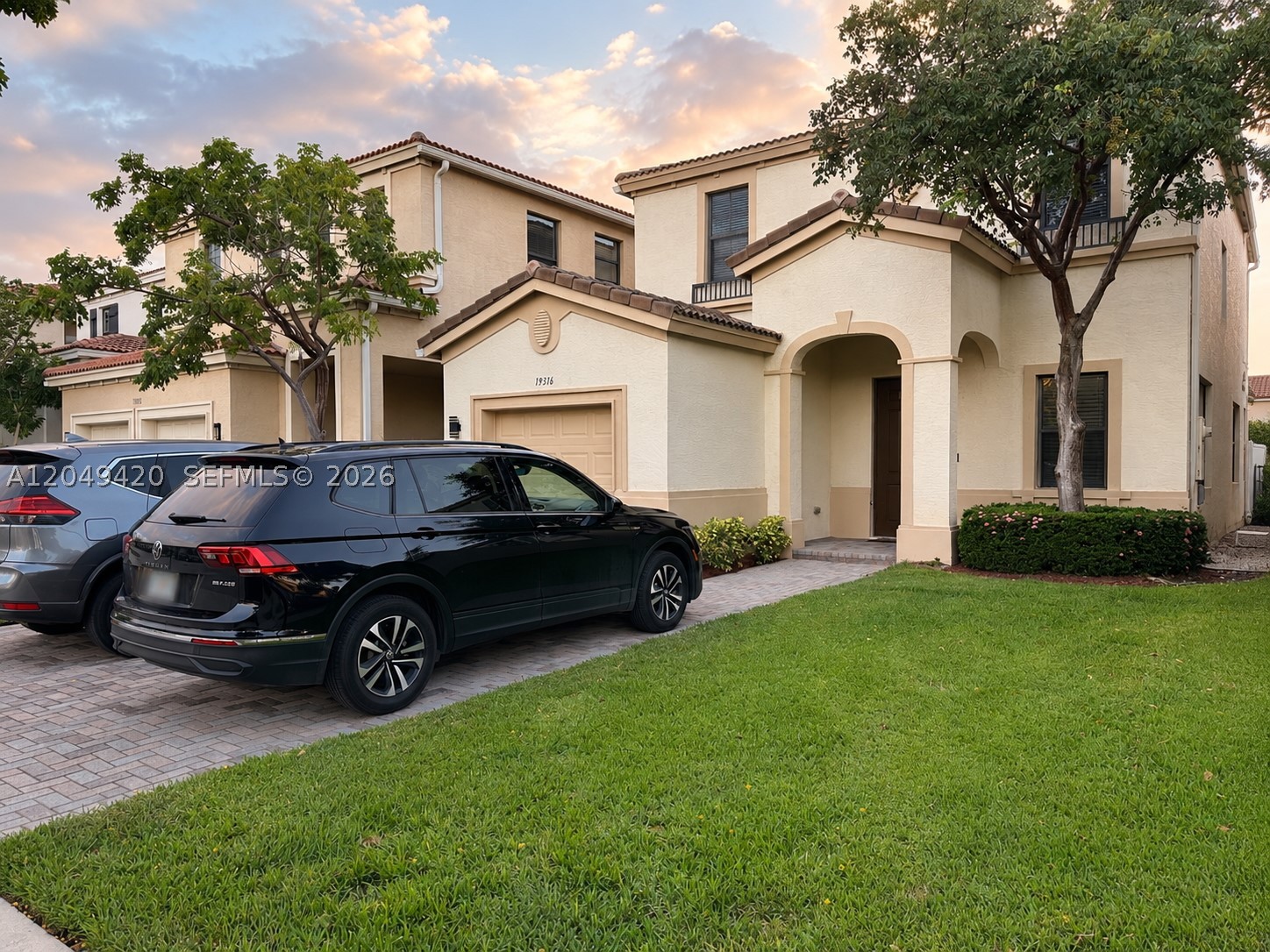 CHAMPION LAKES - Residential